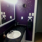 Фіолетова ванна кімната
